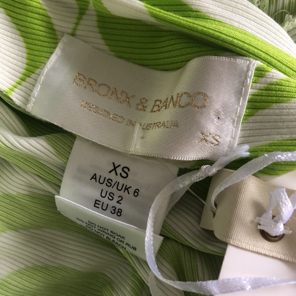 BRONX & BANCO SET Green and White Swirl Crop Top and Skirt Size XS
4 - Picture 14 of 16